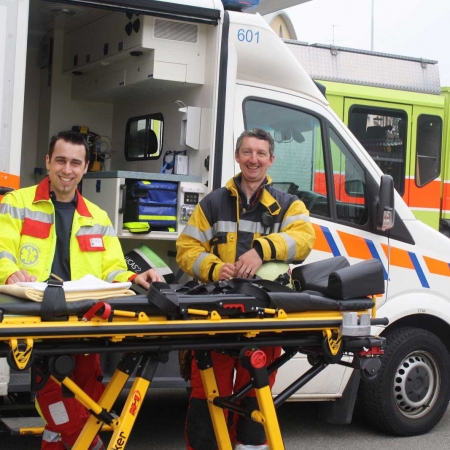Erste Hilfe Ausbildung von Rettungsdienst Sanitätern | ERFAB